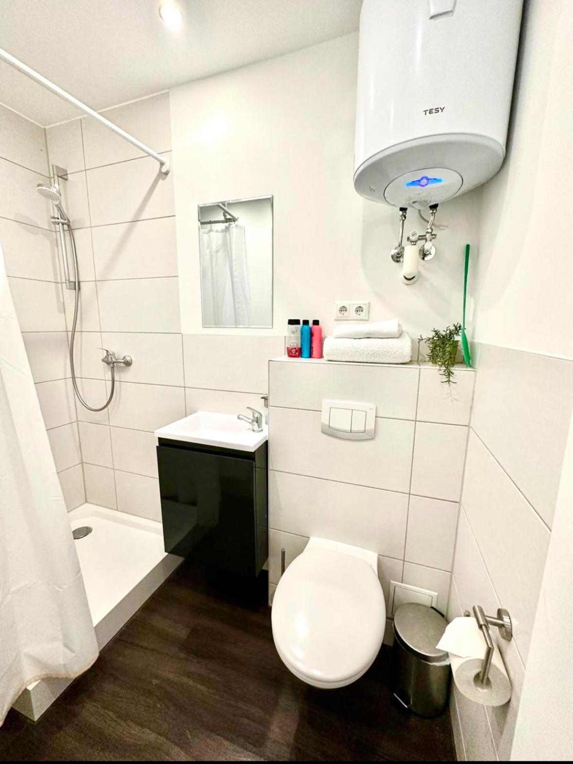 Zentrales Apartment Mit Terrasse Bremen Bagian luar foto